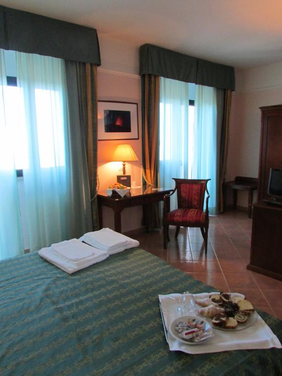 Emmaus Hotel Zafferana Etnea Room photo