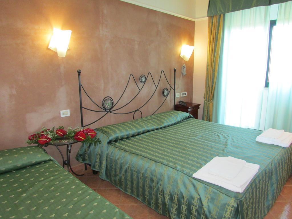 Emmaus Hotel Zafferana Etnea Room photo